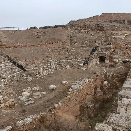 Vut Marcial Apartman *